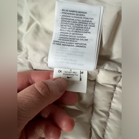 Women’s Nike Down Puffer Vest - Picture 13 of 16